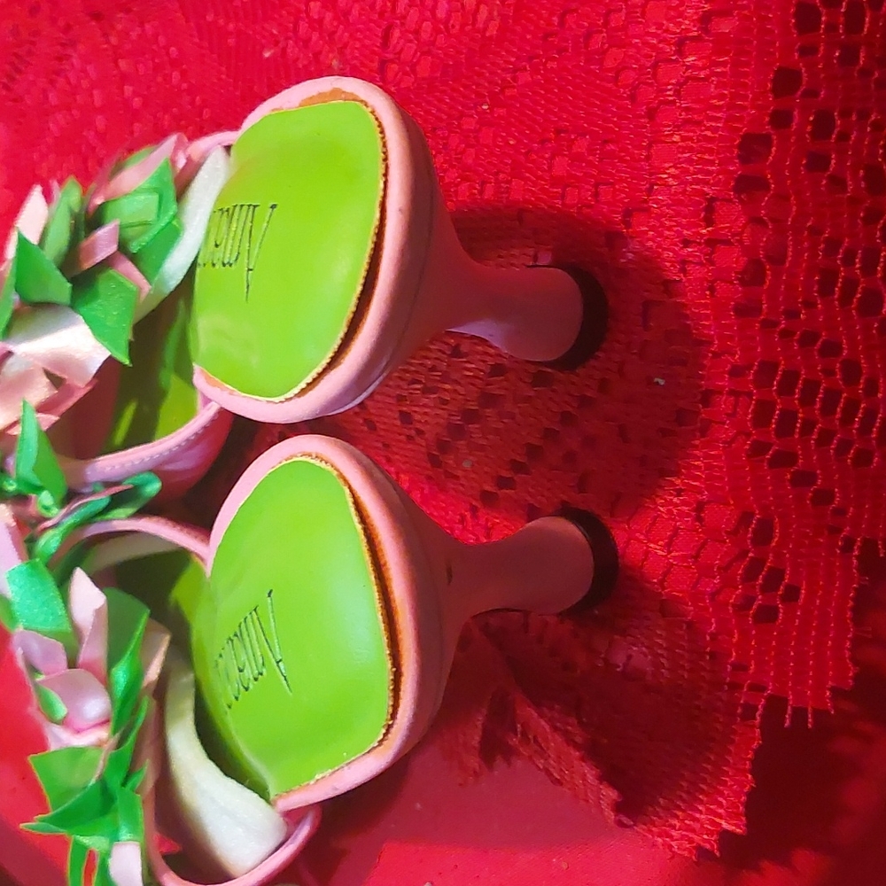 Amanda Heels - Picture 3 of 5